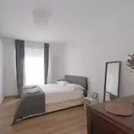 Modern House In The Center Of With Parking アパート