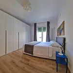 Modern House In The Center Of With Parking *