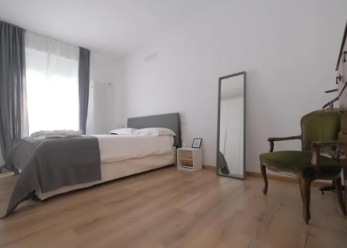 Modern House In The Center Of With Parking Daire *