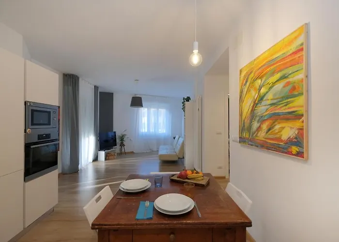 Modern House In The Center Of With Parking Daire *
