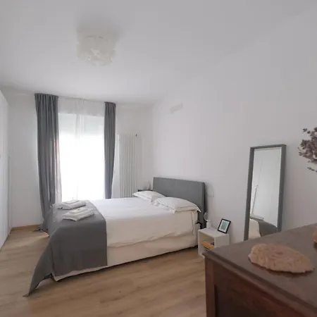 Modern House In The Center Of With Parking Appartement