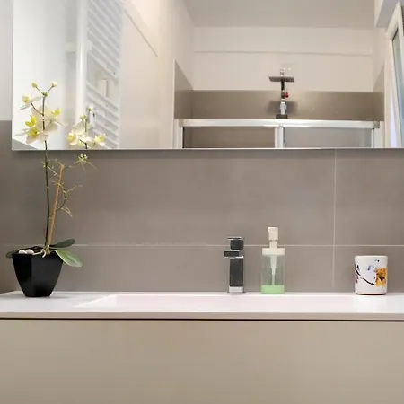 Modern House In The Center Of With Parking 아파트