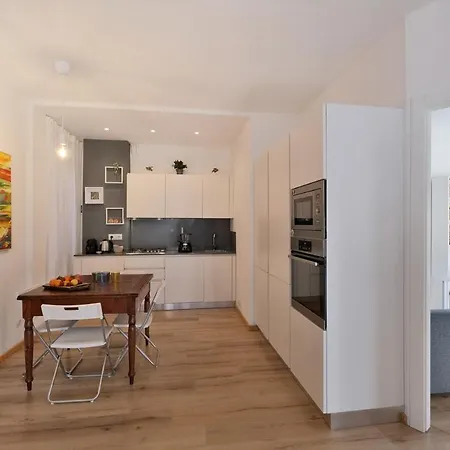 Modern House In The Center Of With Parking * Recco