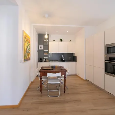 Modern House In The Center Of With Parking 렉코