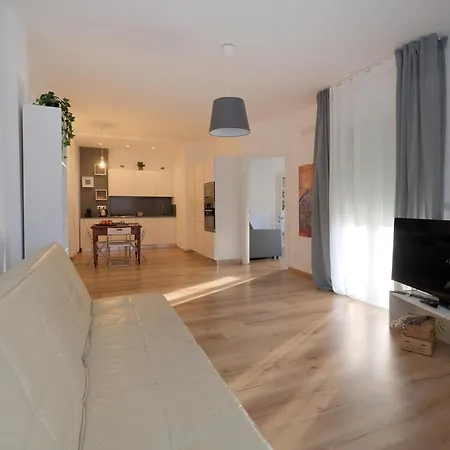 Modern House In The Center Of With Parking 렉코