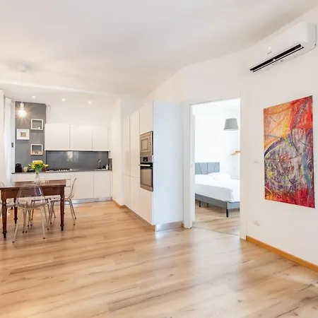 Modern House In The Center Of With Parking *
