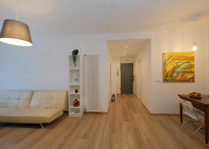 Lägenhet Modern House In The Center Of With Parking