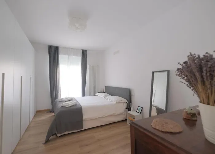 Modern House In The Center Of With Parking Lägenhet