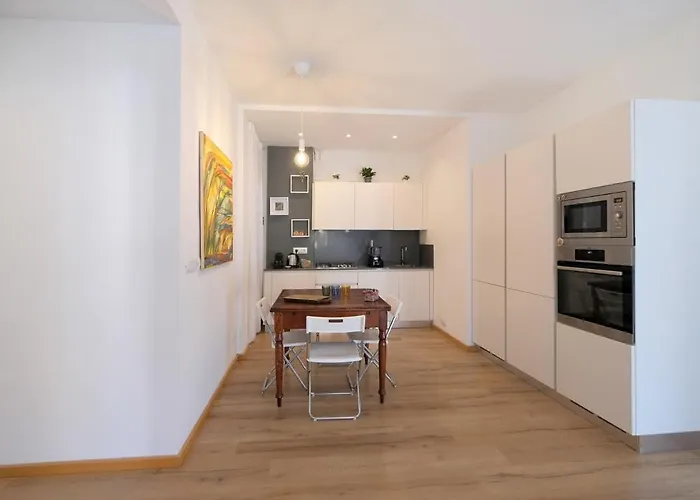 Modern House In The Center Of With Parking Recco