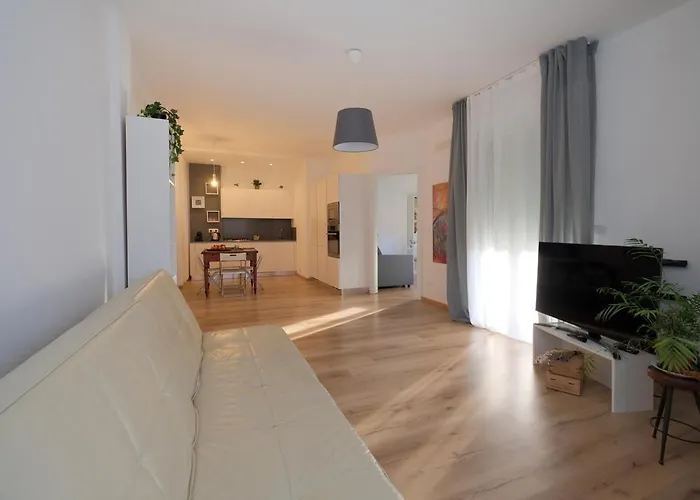 Modern House In The Center Of With Parking Recco