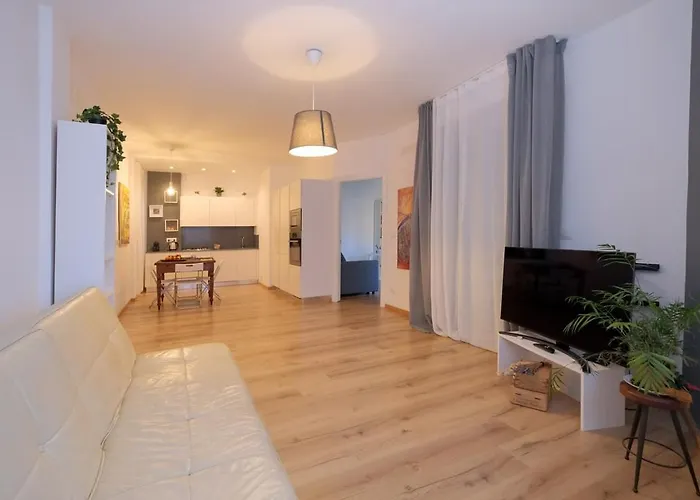 Lägenhet Modern House In The Center Of With Parking