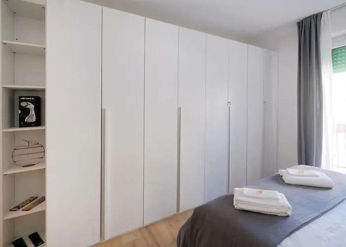 Lägenhet Modern House In The Center Of With Parking *